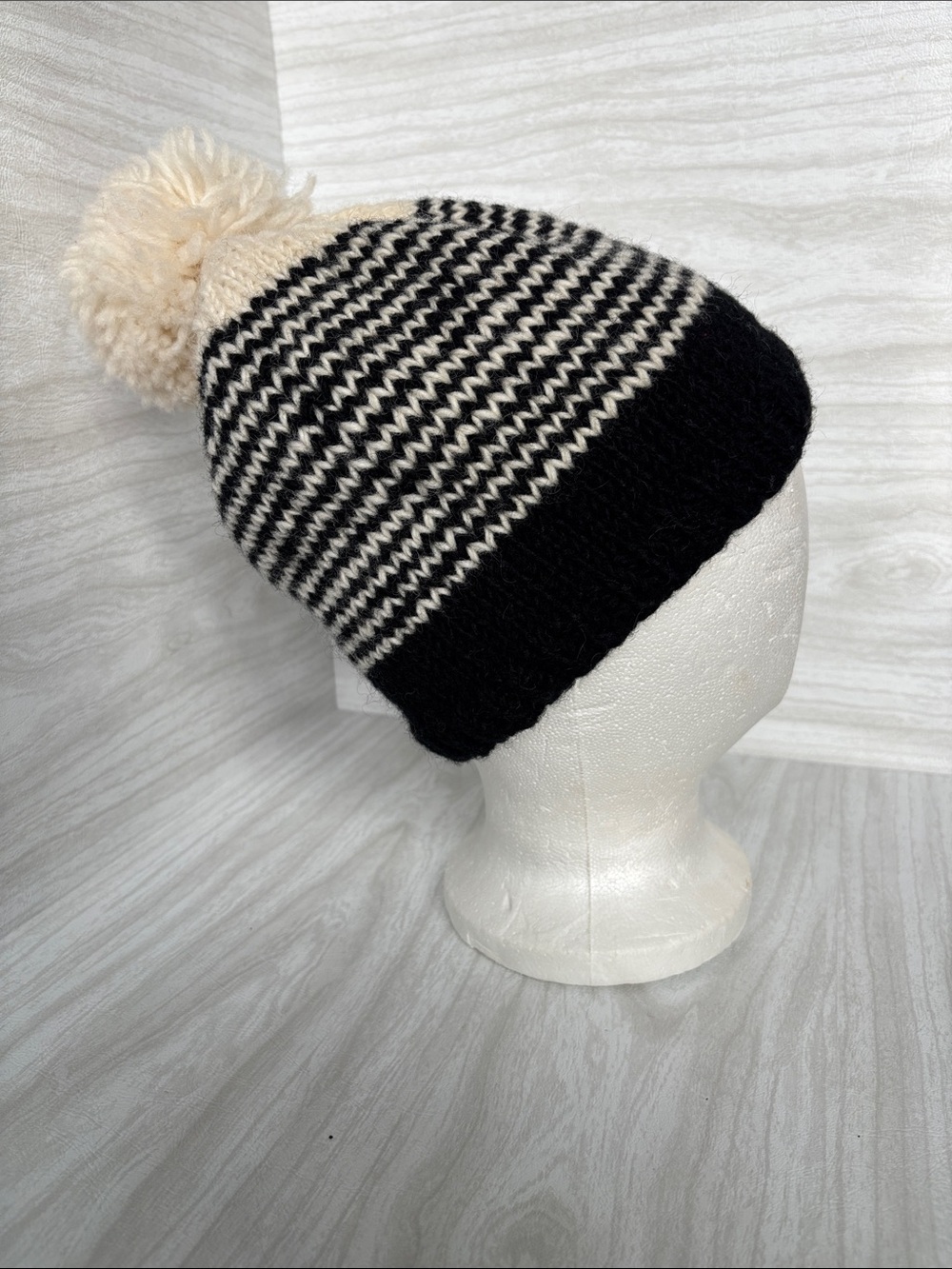 NWT Fair TRADE snow top beanie - black and white - Picture 9 of 9